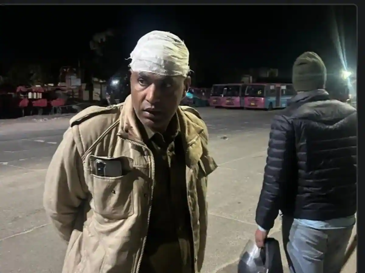 जयपुर के चौमूं में पुलिस पर पथराव ,सिर फूटे  मस्जिद के बाहर पत्थर हटाने के बाद हुआ बवाल , इंटरनेट सेवा बंद 