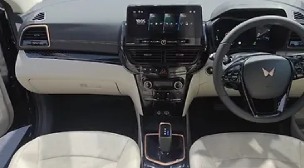 महिंद्रा 3XO का शानदार इंटीरियर DIJAINE